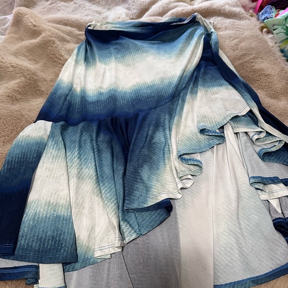 LuLaRoe Dresses & Skirts - LuLaRoe Bella Wrap Skirt in Blues M